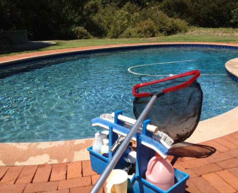 pool cleaning and maintenance